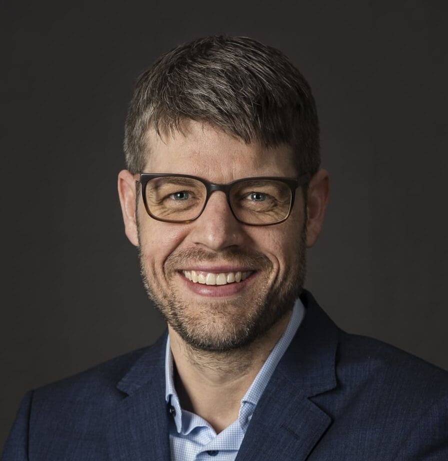 simon-bachmann.jpg